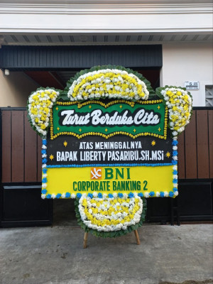 Papan Bunga Duka di Curug Manis