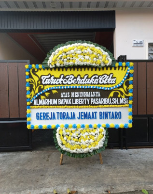 Papan Bunga Duka di Curug Manis
