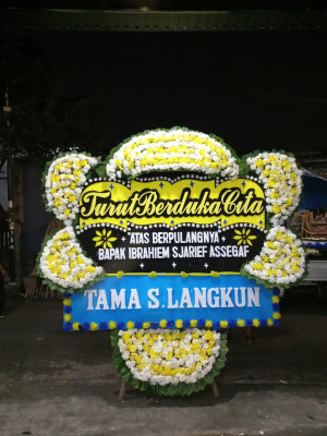 Papan Bunga Duka di Curug Manis