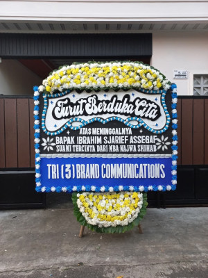 Papan Bunga Duka di Curug Manis